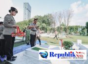 Foto : Polda Jatim ziarah dan tabur bunga di TMP.