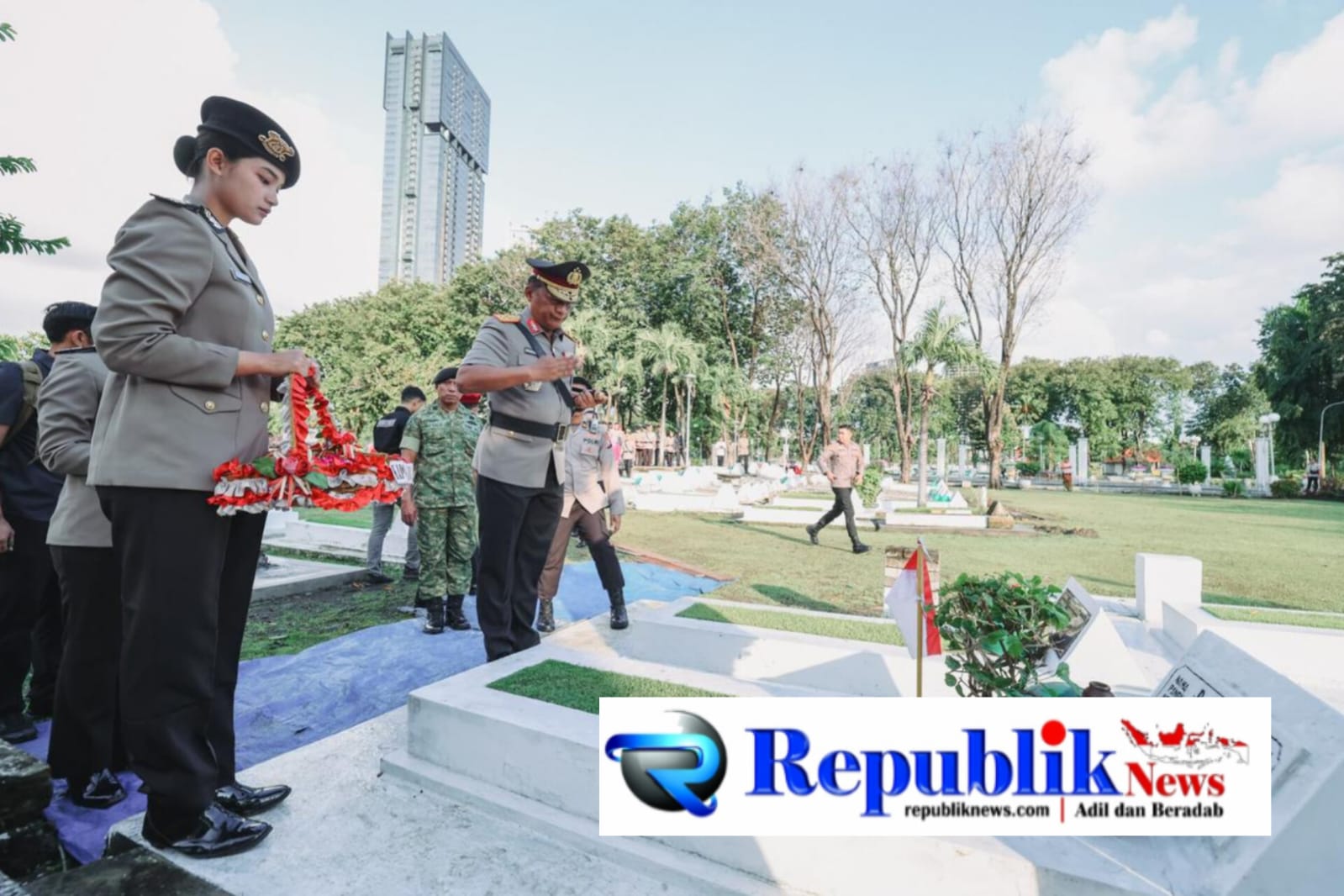 Foto : Polda Jatim ziarah dan tabur bunga di TMP.