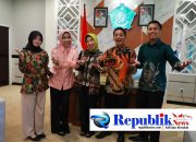 Foto : Tiga pelopor Sidoarjo usung gerakan tukar sampah.
