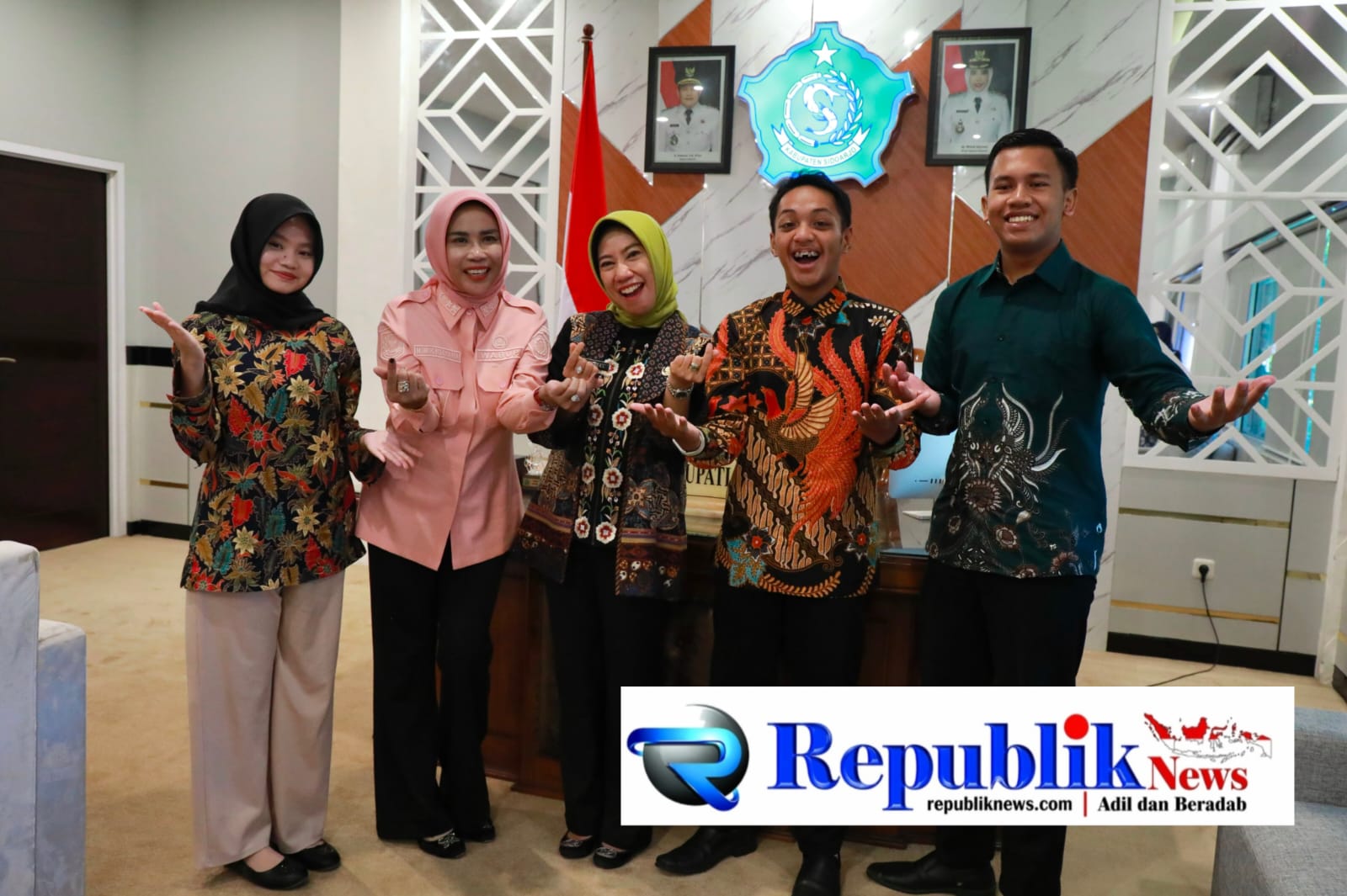 Foto : Tiga pelopor Sidoarjo usung gerakan tukar sampah.
