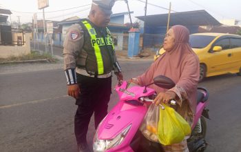 Gelar Gatur Rawan Pagi, Satlantas Polres Lampung Utara Ingatkan Pengendara Gunakan Helm SNI