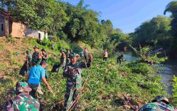 Lawan Tumpukan Sampah Sungai; Kodim 0412/LU Motori aksi Bersih-Bersih Sungai Bersejarah Way Sesah. ‘ Radin Inten Asri ‘