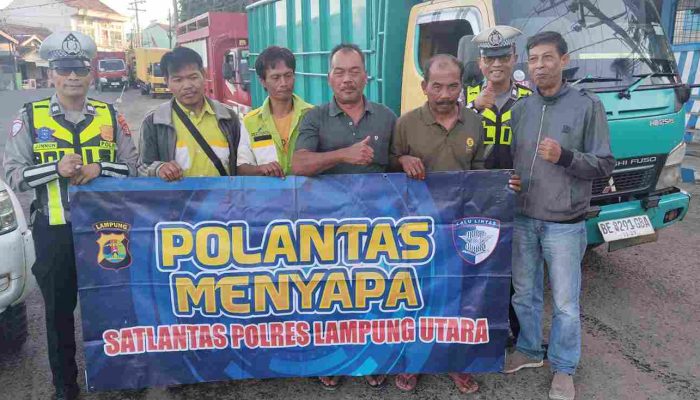 Satlantas Polres Lampung Utara Gelar Polisi Menyapa, Edukasi Sopir Truk Utamakan Keselamatan Berkendara