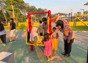 Pengamanan Humanis Polwan Polresta Sidoarjo di Car Free Day Alun-alun