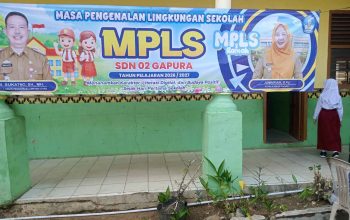 Hari Pertama Masuk Sekolah, Siswa Baru SDN 02 Gapura Disambut Ramah