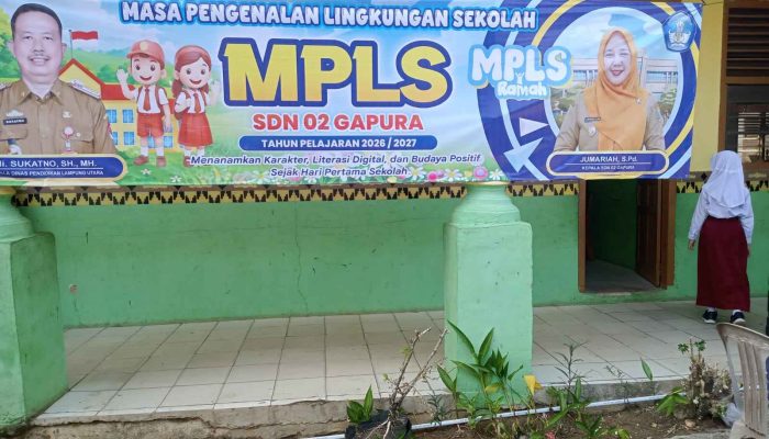 Hari Pertama Masuk Sekolah, Siswa Baru SDN 02 Gapura Disambut Ramah