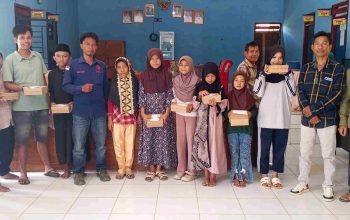 Menebar Kebaikan di Hari Jumat, Korlip Lampung Santuni Anak Yatim di Bandar Abung