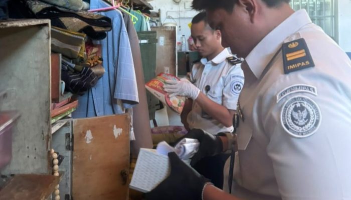 Perkuat Keamanan, Lapas Sidoarjo Gelar Razia Rutin Blok Hunian, Sita Berbagai Barang Terlarang