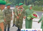 Foto : Markas Ajenrem tipe"A' 084/Bhaskara Jaya meluputi Prajurit,PNS,dan Persit sambut kedatangan Kepala Ajenrem (Kaajenrem ) yang baru ,Mayor Caj Cisan Basan Deni ,S.S.T.han,S.I.P.,M.L.P.,CPHRW. beserta istri .