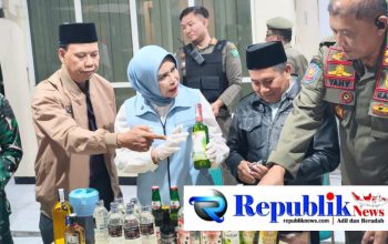 Foto : Wabup Sidoarjo Mimik Idayana sidak PKL dan tempat karaoke di Jabon.