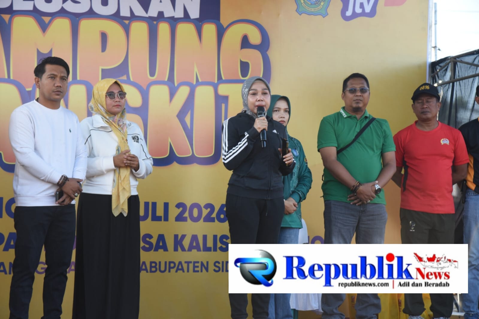 Foto : Ketua TP PKK Sidoarjo,Hj Sriatun membuka program Kampung Bangkit di Kalisampurno , Tanggulangin.