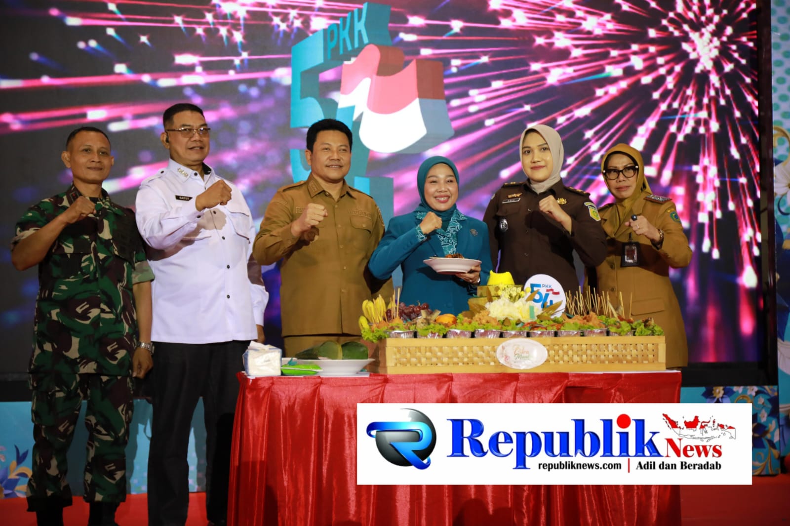 Foto : Peringati HKG PKK ke-54 ketua TP PKK Sidoarjo ajak perkuat 10 program pokok PKK.