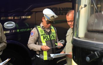 Keselamatan Penumpang Jadi Prioritas, Satlantas Polres Gresik Bersama Dirjen Hubdat Gelar Ramp Check Bus di Rest Area 726 B