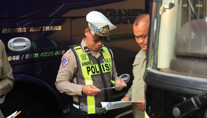 Keselamatan Penumpang Jadi Prioritas, Satlantas Polres Gresik Bersama Dirjen Hubdat Gelar Ramp Check Bus di Rest Area 726 B