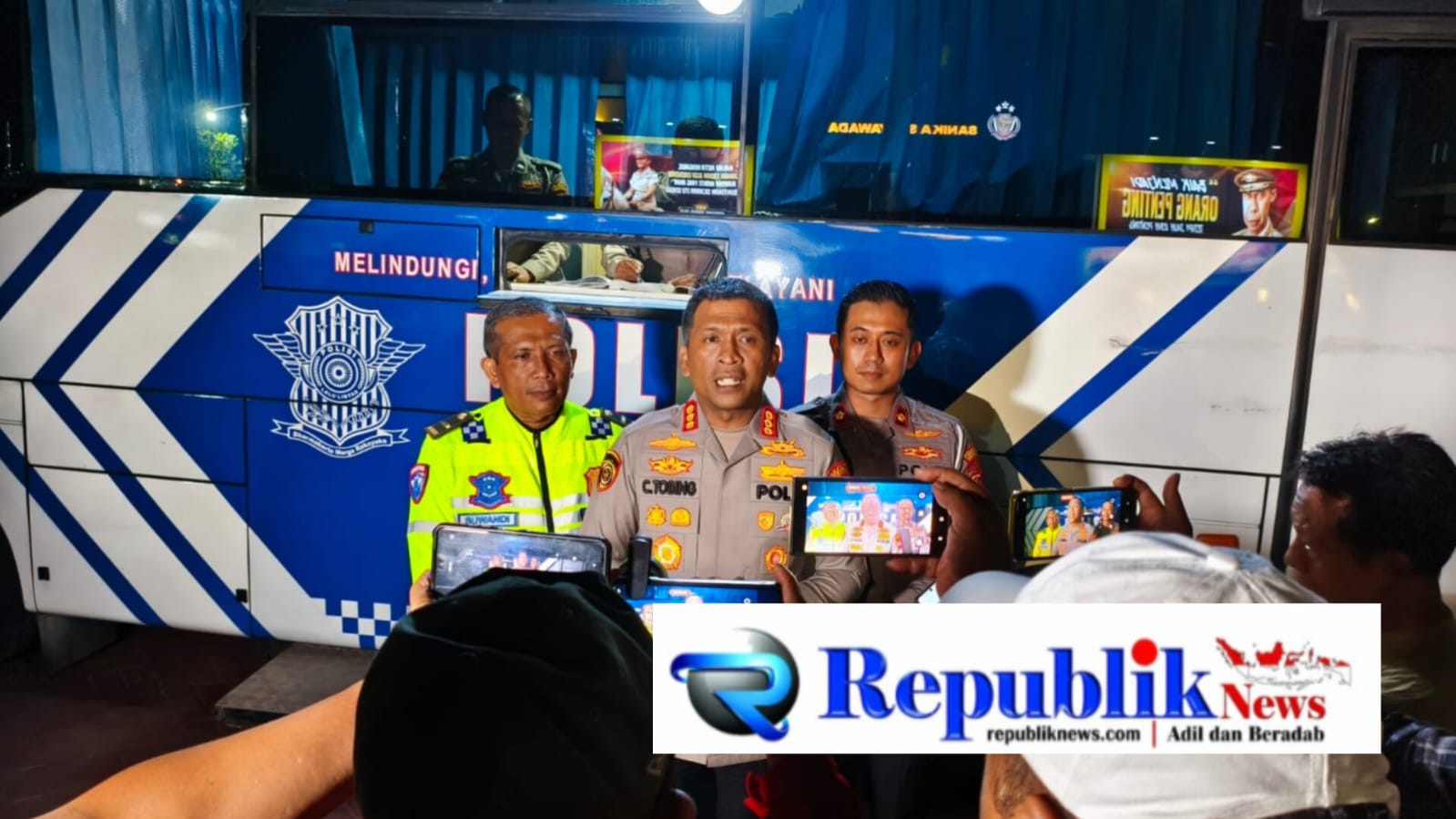 Foto : Polresta Sidoarjo meluncurkan si mantap ,layani pengurusan SIM di malam hari.