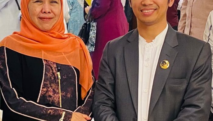 Ibu Gubernur Jatim Berpesan kepada Ustadz Nafi’ Unnas: Perbanyak Shalawat untuk Meraih Kemuliaan Dunia dan Akhirat