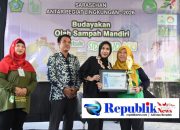 Foto : Wabup Sidoarjo,Hj Mimik Idayana apresiasi peran komunitas lingkungan.