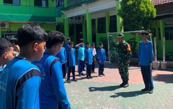 Koramil 0830 Rungkut Berikan Materi Bakti TNI Fisik dan Non Fisik di MPLS SMP Miftahul Ulum