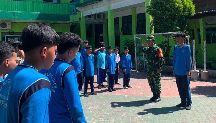 Koramil 0830 Rungkut Berikan Materi Bakti TNI Fisik dan Non Fisik di MPLS SMP Miftahul Ulum