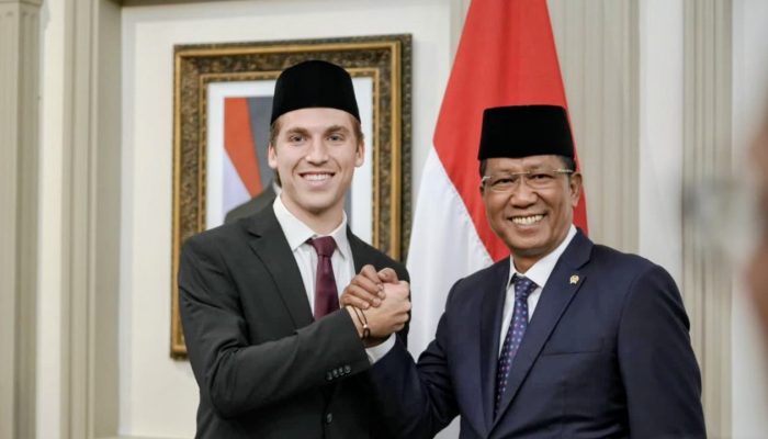 Luke Anthony Vickery Resmi WNI, Menkum: Berjuang Wujudkan Harapan Presiden dan Rakyat Indonesia Untuk Piala Dunia 2030