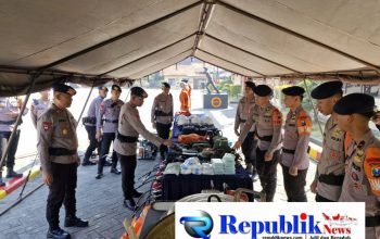 Foto ::Brimob Polda Jatim siagakan personel dan SAR antisipasi Karhutla.