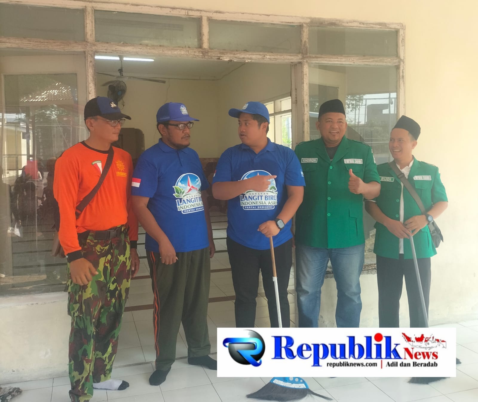 Foto : Ketua DPC partai demokrat Sidoarjo,Zahul yussar ,S.I.Kom bersama kader