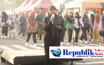 Foto : Ketua TP PKK kabupaten Sidoarjo,Sriatin Subandi buka gebyar pasar rakyat.