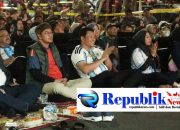 Foto : Bupati Sidoarjo,H Subandi nobar final piala dunia 2026 bersama dengan Warga kabupaten Sidoarjo.