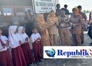 Foto : Wabup Sidoarjo,Hj Mimik Idayana tinjau sekolah terpencil di Jabon.