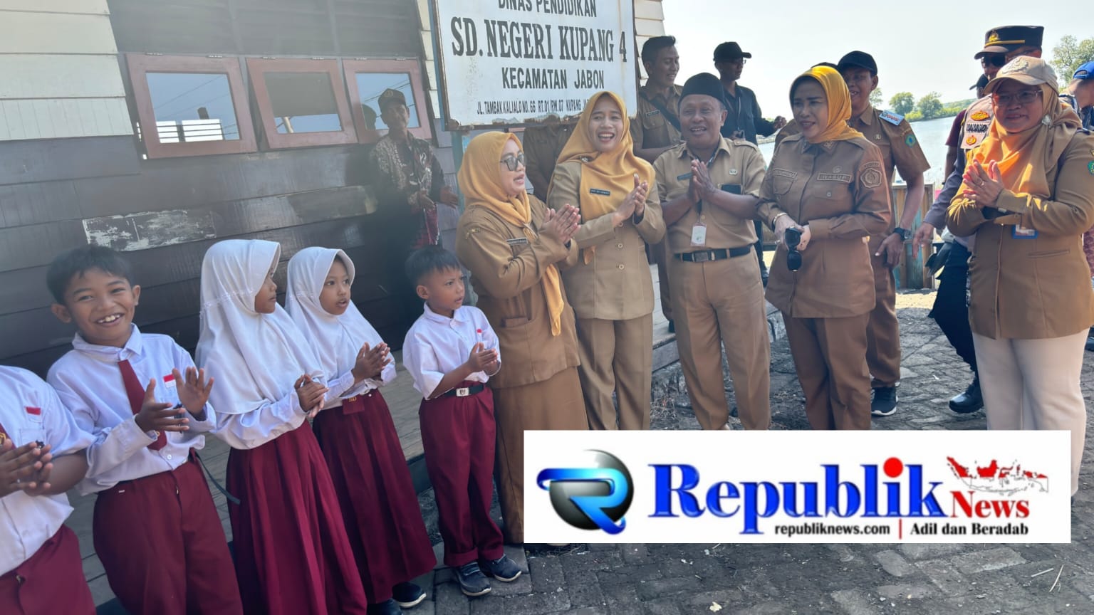Foto : Wabup Sidoarjo,Hj Mimik Idayana tinjau sekolah terpencil di Jabon.