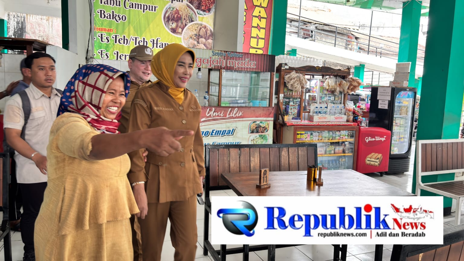 Foto : Wakil Bupati Sidoarjo,Hj Mimik Idayana sidak sentra Kuliner Gajah Mada.