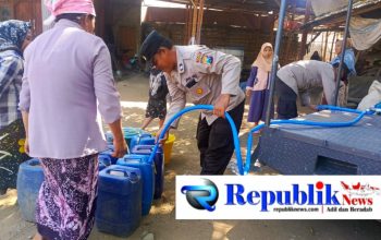 Foto : Polsek Winongan salurkan air bersih untuk warga terdampak kekeringan.