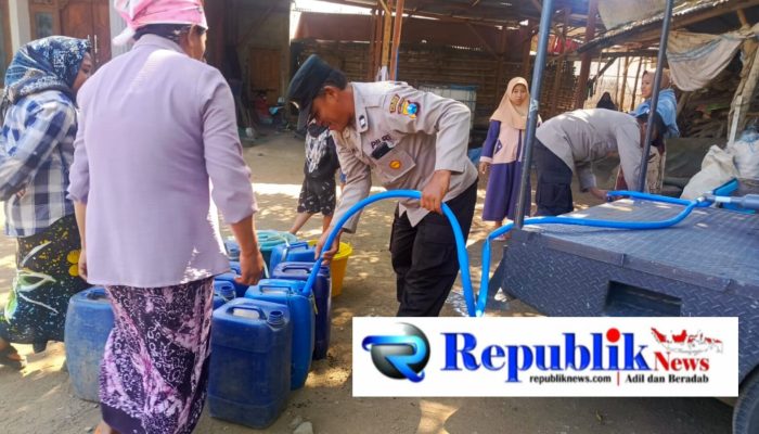 Polsek Winongan Salurkan Air Bersih untuk Warga Terdampak Kekeringan