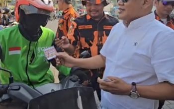 Jumat Berkah, MPC Pemuda Pancasila Kabupaten Sidoarjo Bagikan Bensin Gratis untuk Pengendara di SPBU Jenggolo
