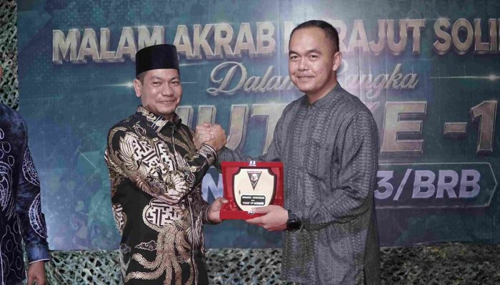 HUT KE-1 YONIF TP 853/BRB, WABUP ACEH TIMUR APRESIASI PRAJURIT BANTU WARGA SAAT BENCANA