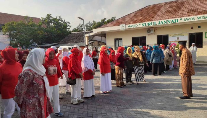 Ribuan Warga Perumahan Wisma Tropodo Ikuti Upacara HUT – ke 81 RI