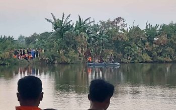 Respons Cepat Polsek Menganti Bersama Tim Gabungan, Korban Tenggelam di Tambak Gresik Berhasil Ditemukan