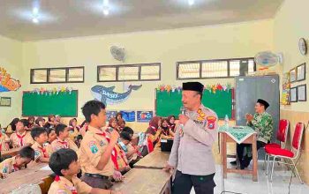 Kanit Binmas Polsek Taman Edukasi tentang Bullying dan Bahaya Narkoba di SDN Pertapan Maduretno