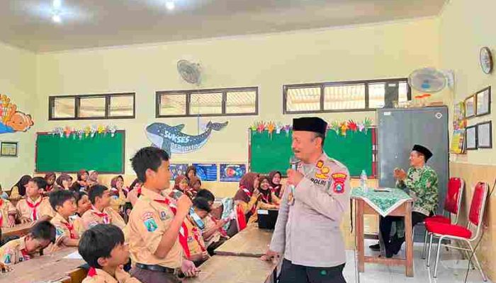 Kanit Binmas Polsek Taman Edukasi tentang Bullying dan Bahaya Narkoba di SDN Pertapan Maduretno