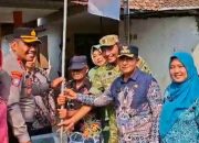 Serentak Jelang HUT RI Ke-81, Polsek Bangil Kerahkan Personel Bersama Tiga Pilar Bangkitkan Nasionalisme Lewat Gerakan Bendera Merah Putih