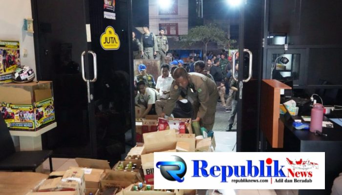 Razia Serentak di 18 Kecamatan, Pemkab Sidoarjo Sita 1.696 Botol Miras Ilegal dalam Dua Malam Operasi