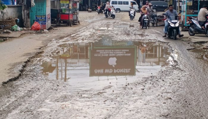 Jalan Kota Idi Rusak Parah Masyarakat Harap Pemerintah Aceh dan Pemkab Aceh Timur Segera Perbaiki
