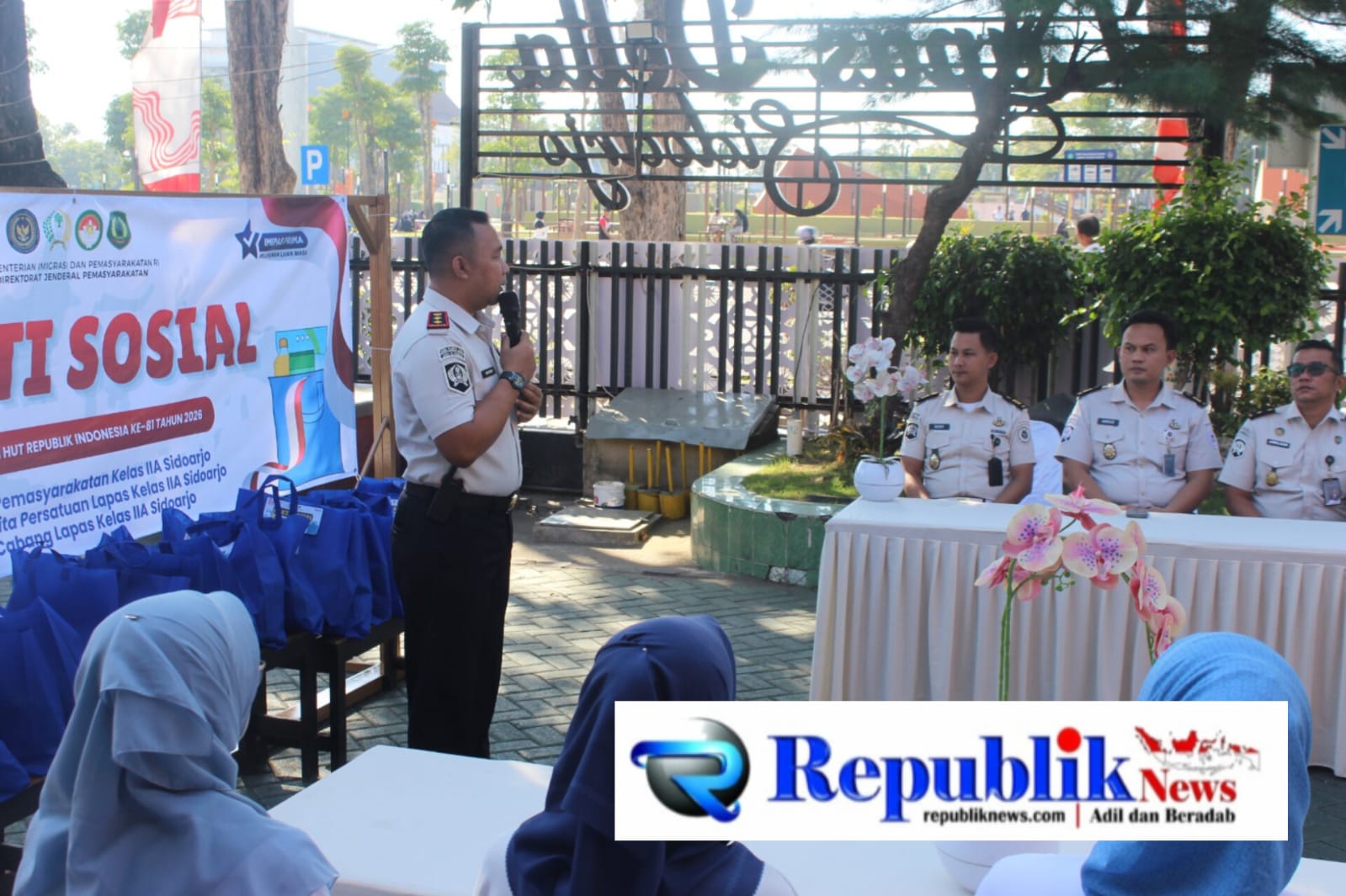 Foto : Sambut HUT ke-81 ,Lapas IIA Sidoarjo salurkan 45 paket sembako.