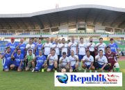 Foto : Perkuat sinergi eksekutif legislatif,Bupati Sidoarjo ajak anggota Dewan main bola.