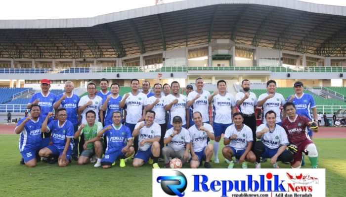 Perkuat Sinergi Eksekutif-Legislatif, Bupati Sidoarjo Ajak Anggota Dewan Main Bola