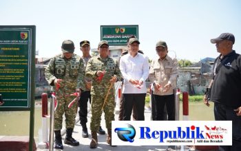 Foto : Komandan KOREM 084/BJ, Brigjen TNI Kohir dan Forkopimda kota Surabaya mengikuti rangkaian kegiatan Video Conference.