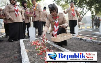 Wabup Mimik Pimpin Ziarah Makam Pahlawan, Teguhkan Semangat Pengabdian di Hari Pramuka ke-65
