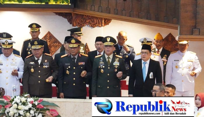 Pangdam V/Brawijaya Hadiri Rapat Paripurna Istimewa HUT ke-81 Kemerdekaan RI di DPRD Jawa Timur