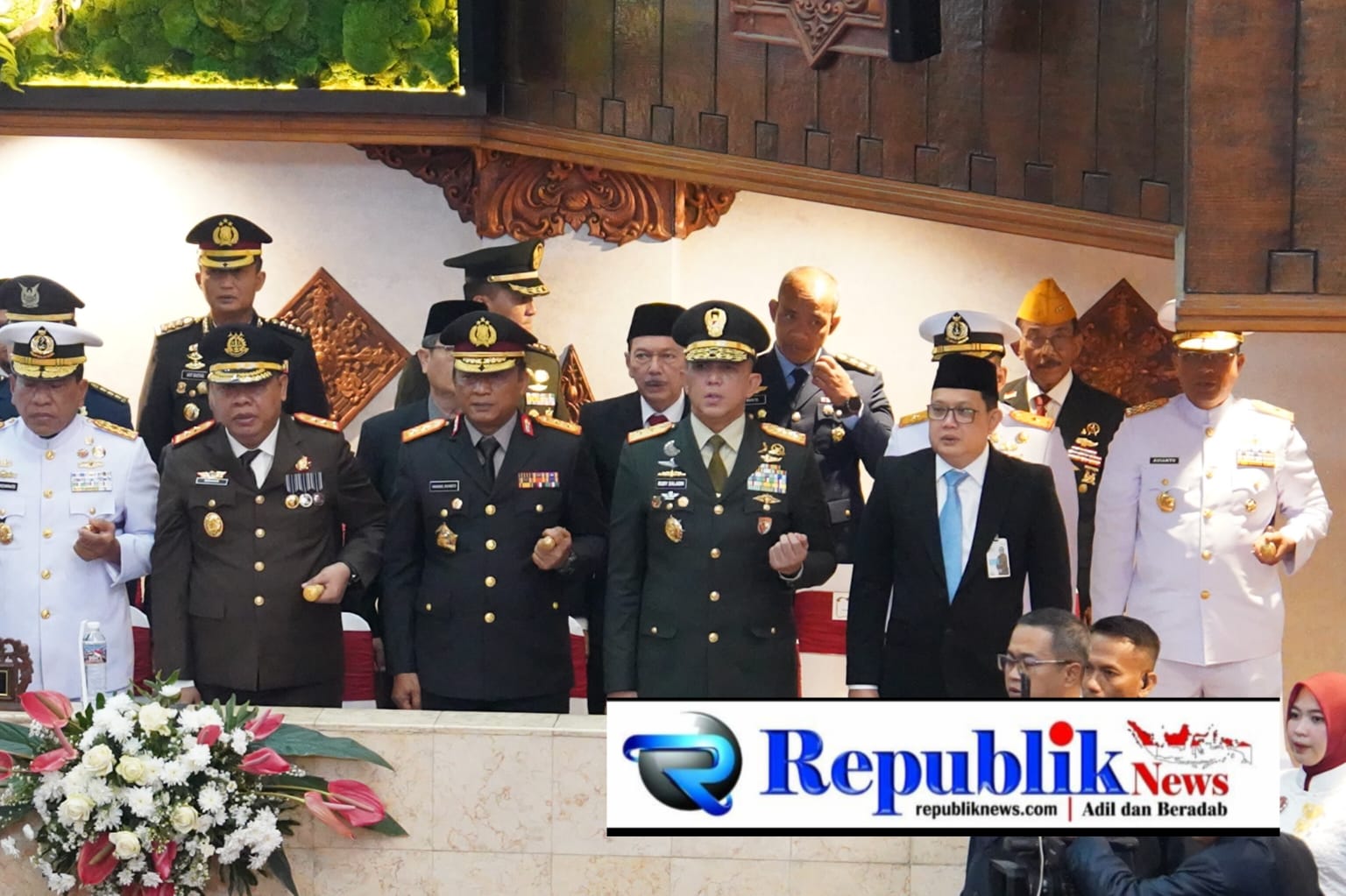 Foto : Pangdam V/Brawijaya Mayjen TNI Rudi Saladin,M.A menghadiri rapat HUT ke-81 Tahun 2026 di Ruang Rapat Paripurna DPRD.