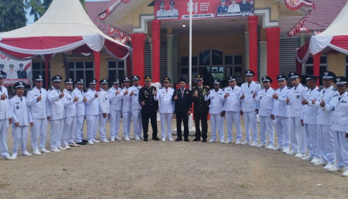 SUKSES TANPA HAMBATAN, KEKOMPAKAN WARNAI UPACARA HUT RI KE-81 DI IDI TUNONG